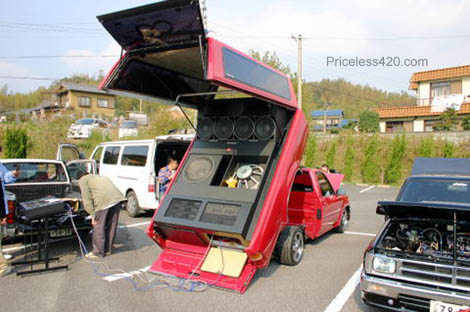 pr042705carstereo.jpg